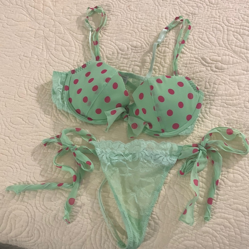 Fun polka dot underwire padded bra (36B) matching side tie thong (L)